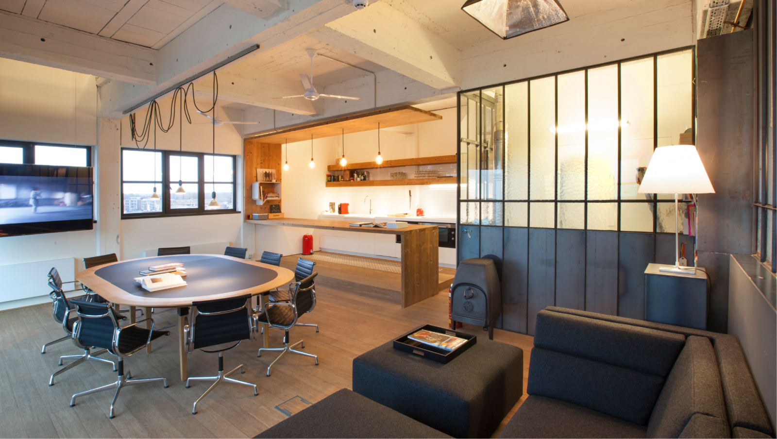 Monoton Meeting Loft