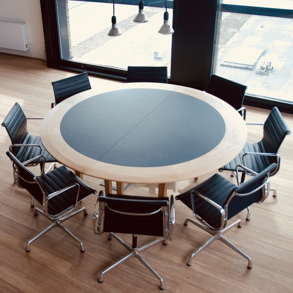 Monoton The Meetrix meeting table